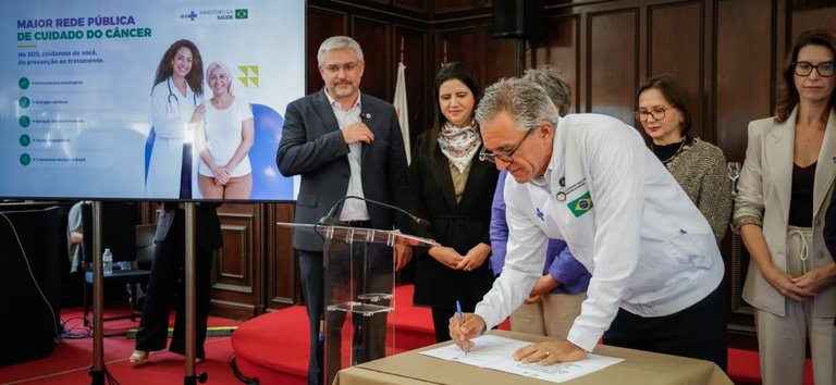 SUS inicia oferta de nove medicamentos contra o câncer; implantação será gradual